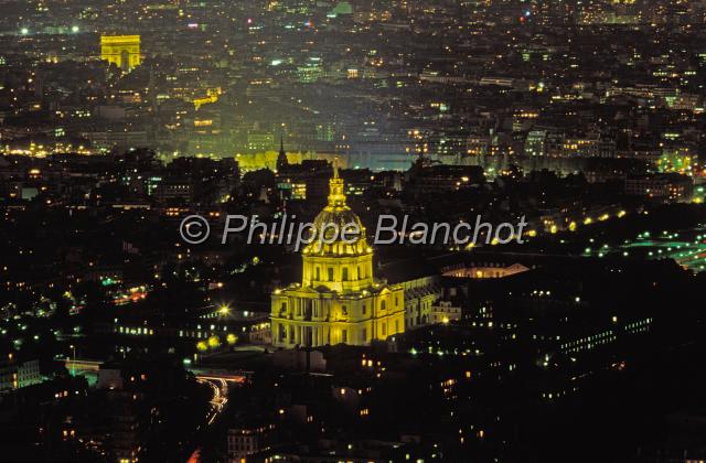 invalides 2.JPG - Dome des Invalides et Arc de triomphe de nuit deuis la tour MontparnasseParis, France